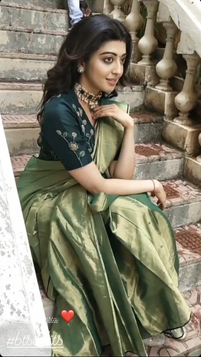 Pranitha Subhash Latest Hot Photos In Saree