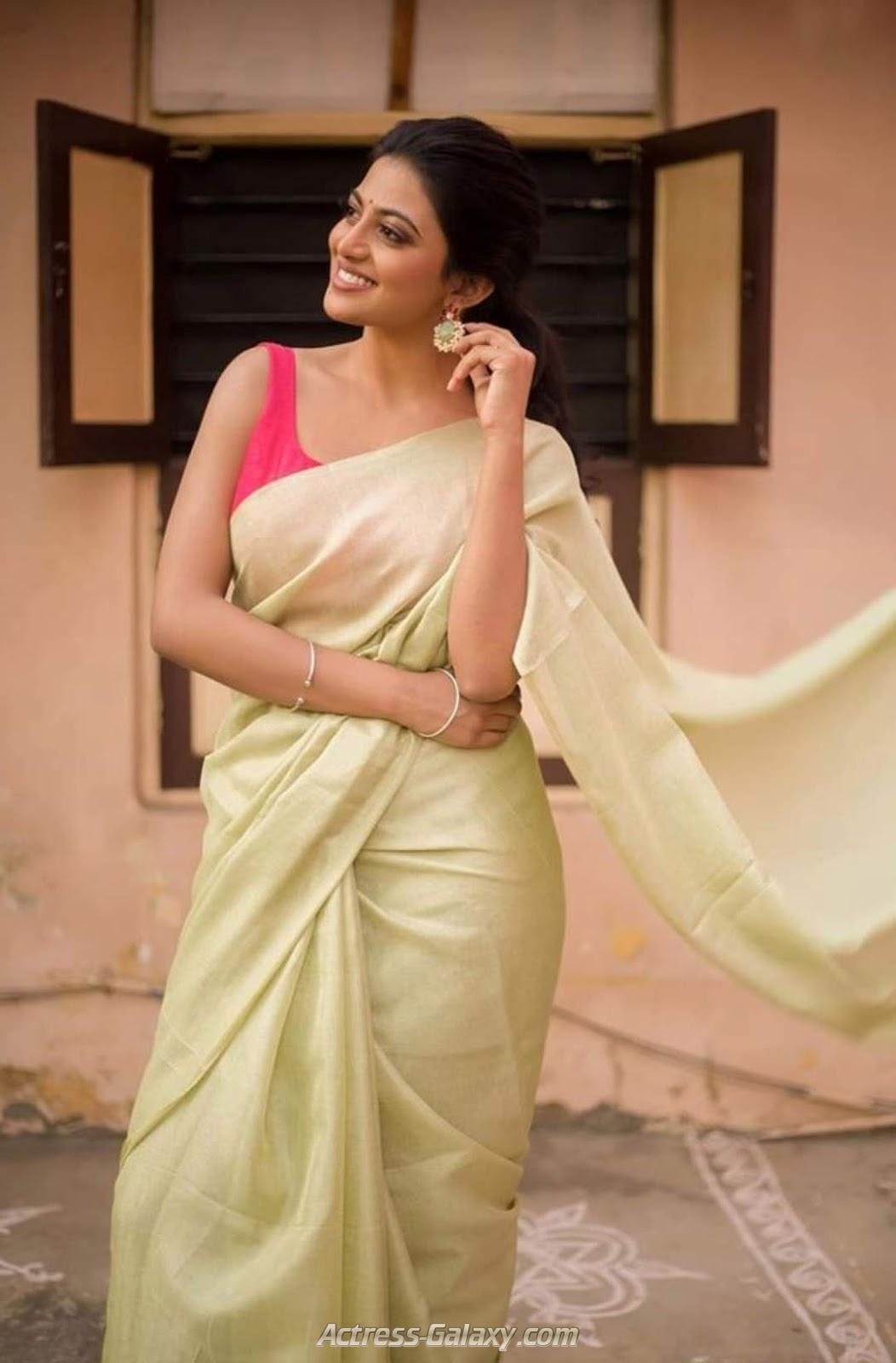 Kayal Anandhi Cute And Lovely photos In Saree