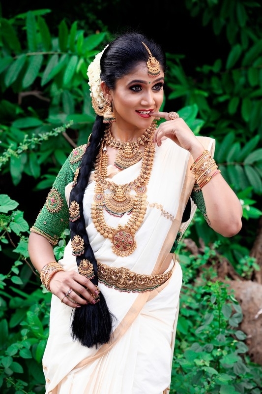 Sara Venkatesh Latest Hot Photos In Saree